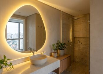 O design de contornos fluidos e inspirados na natureza promove sofisticação e bem-estar para as áreas de banho contemporâneas.