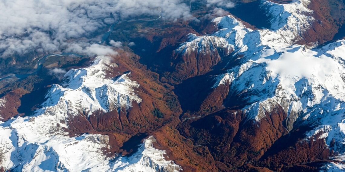 NASA observa a Patagônia do espaço e descobre por que a neve do Chile está ficando vermelha