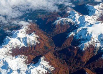 NASA observa a Patagônia do espaço e descobre por que a neve do Chile está ficando vermelha
