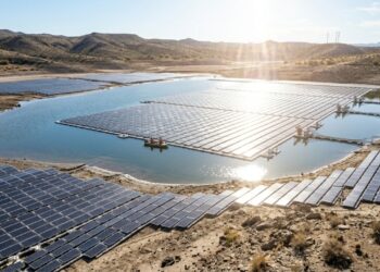 A Austrália dá uma lição à Espanha: cobre um reservatório com 1.260 painéis solares flutuantes para economizar água