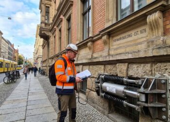 Cientistas criam um tubo cheio de bolas de aço que diminui o impacto de terremotos em prédios e pontes e consegue funcionar sem energia elétrica
