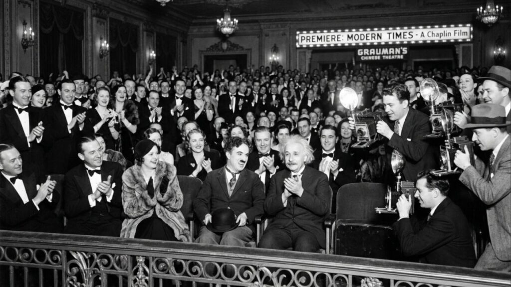 Charlie Chaplin, ao comentar a popularidade e a genialidade de Albert Einstein, disse: "A sua glória é maior que a minha. O mundo inteiro o admira, mesmo sem entender uma palavra do que você diz."