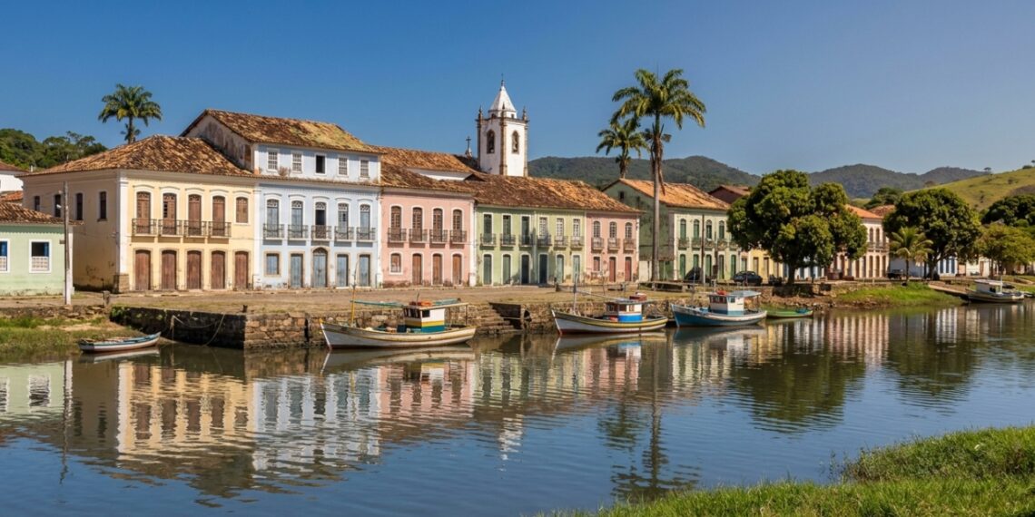 Fundada em 1544 com 43 km de praias preservadas: a 2ª cidade mais antiga do Espírito Santo guarda o maior casario colonial do estado a 219 km da capital