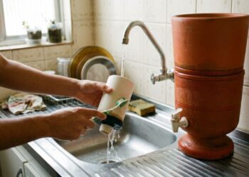 Como limpar corretamente um filtro de barro