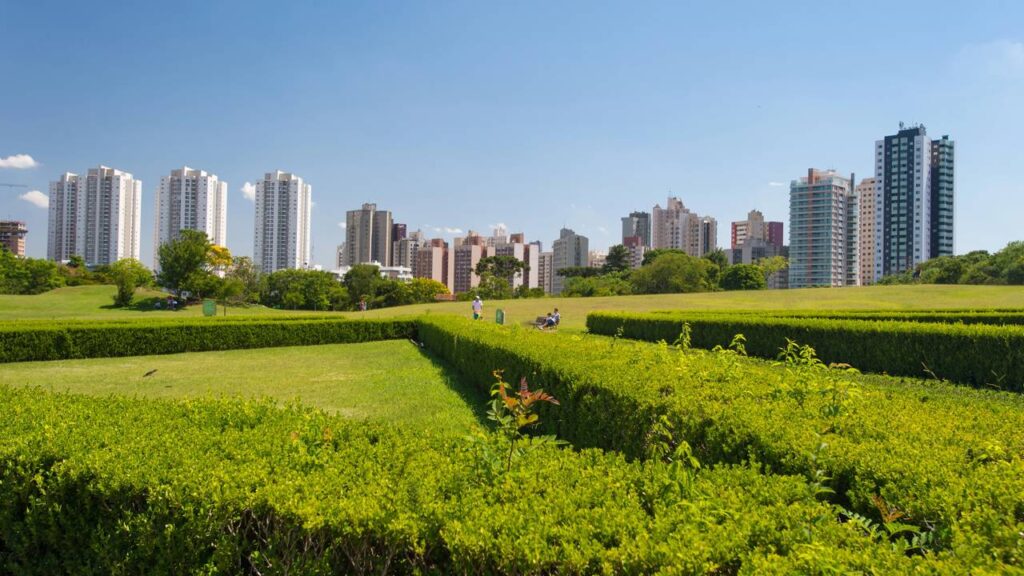 A cidade mais inteligente do mundo: o roteiro verde e europeu na capital ecológica do Brasil
