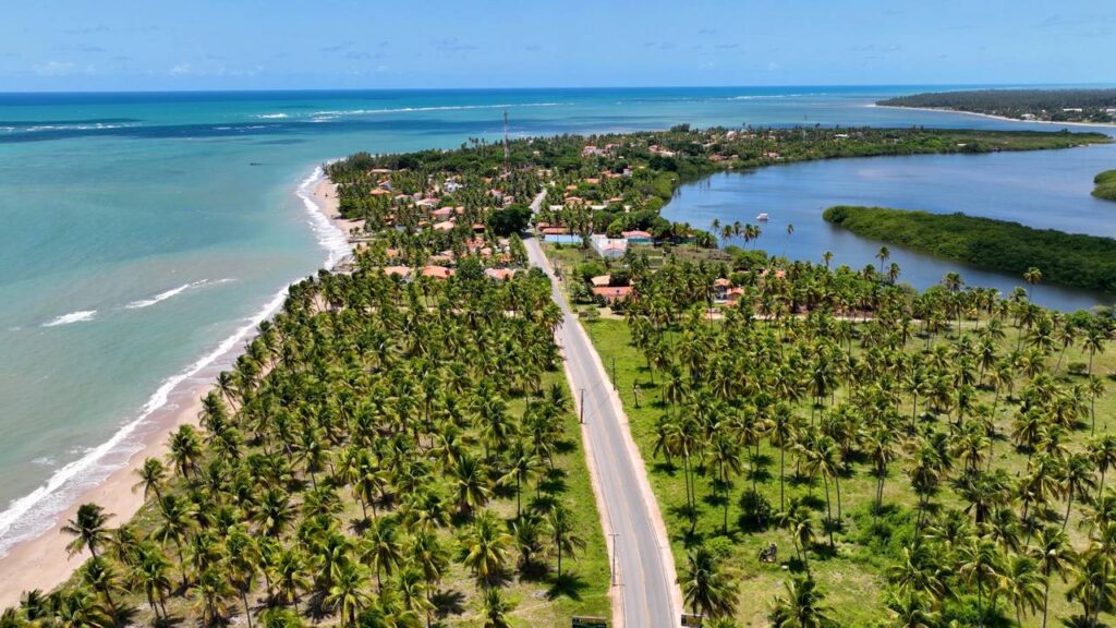 Escondido entre coqueirais no Caribe brasileiro: o vilarejo com mar transparente que fez o país esquecer qualquer outra praia