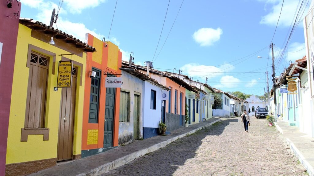 Maior produtora mundial de diamantes entre 1845 e 1871: o vilarejo baiano que serve de porta para um dos parques nacionais mais lindos do Brasil