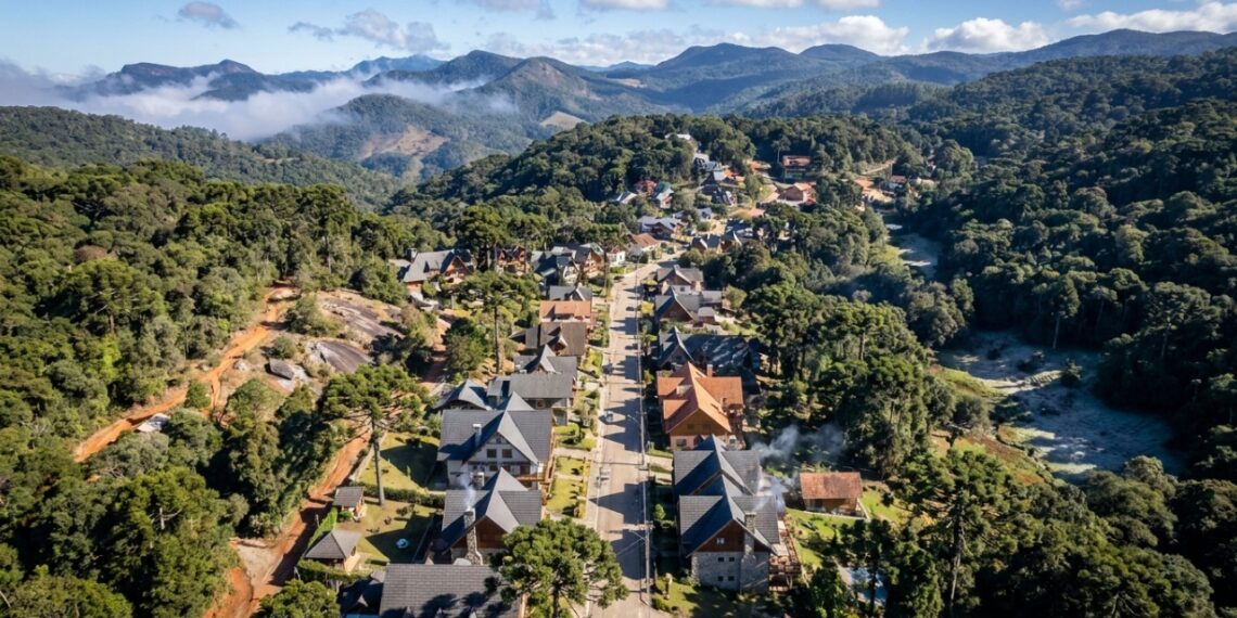 A 1.554 metros de altitude e única brasileira no top 10 mundial: a vila europeia que virou refúgio europeu de Minas