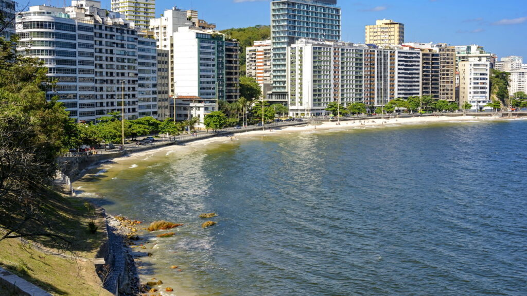 Foi capital da Província do Rio por 141 anos e lidera o ranking estadual de qualidade de vida: a cidade fluminense que abriga o museu mais fotografado do Brasil a 13 km do centro do Rio