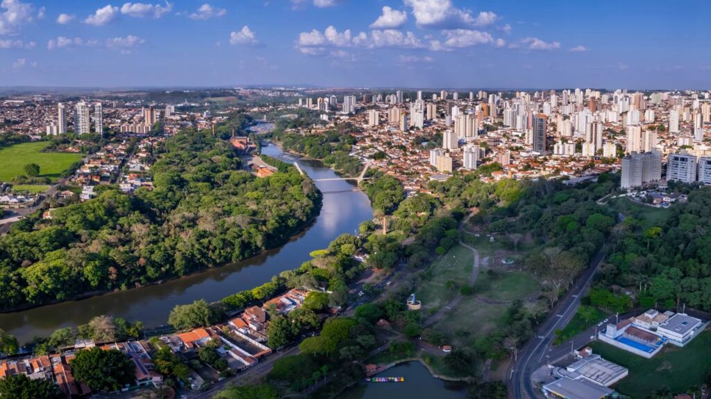 Entre as 10 melhores cidades médias do Brasil para viver, abriga uma escola da USP de 125 anos com 9 mil hectares e foi a mais segura de SP por 2 anos seguidos