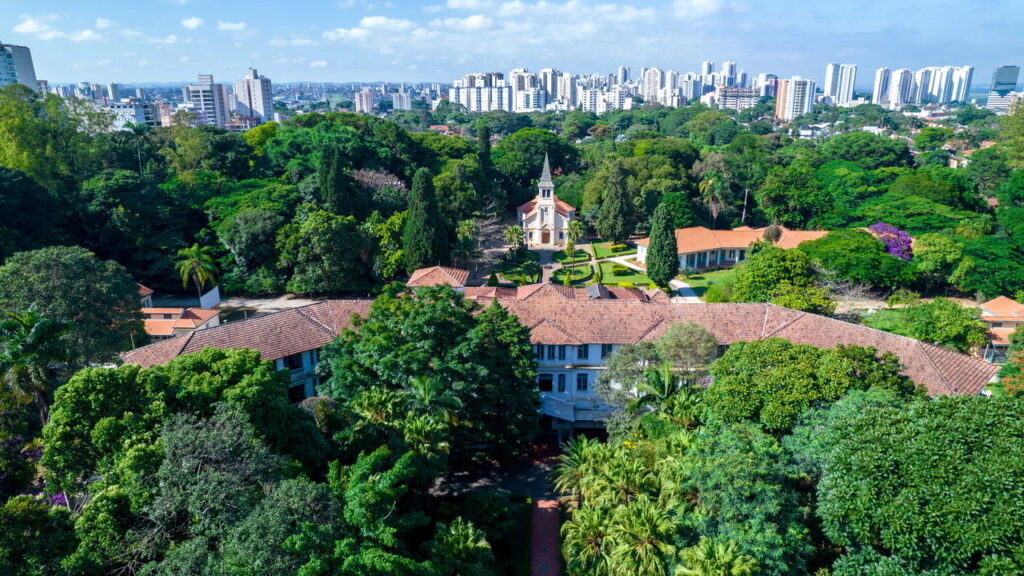 A 94 km da capital paulista, a Capital do Avião é a 1ª cidade do mundo certificada pela ISO 37125 e lidera o ranking de qualidade de vida do Brasil