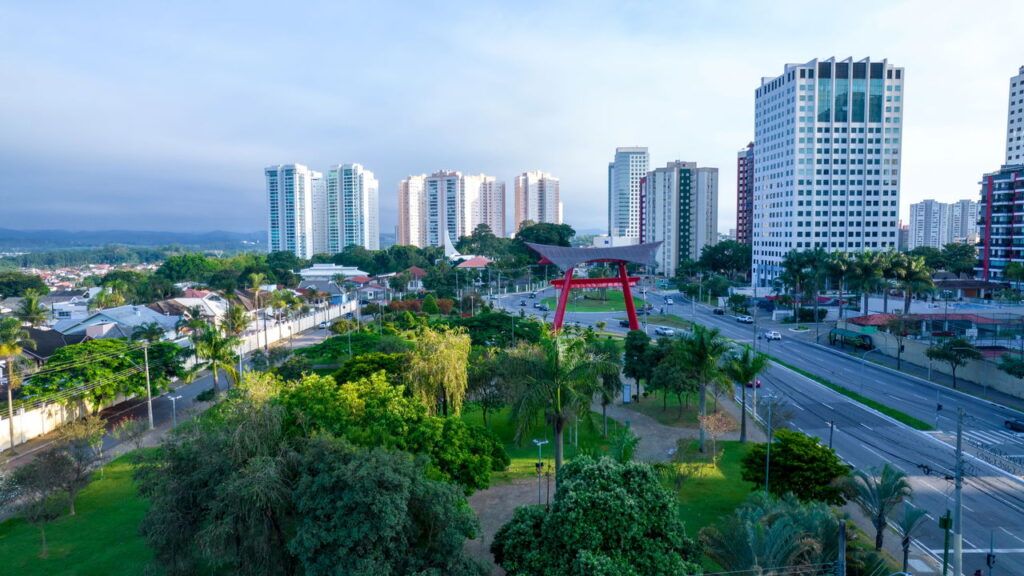 A 94 km da capital paulista, a Capital do Avião é a 1ª cidade do mundo certificada pela ISO 37125 e lidera o ranking de qualidade de vida do Brasil