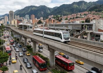 A China está construindo o primeiro sistema de transporte público elevado em um país da América Latina: 24 quilômetros, 16 estações e trens 100% elétricos
