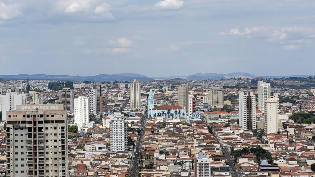 A capital nacional do calçado masculino lidera o Ranking do Saneamento 2026 e foi eleita a 2ª melhor cidade do Brasil para viver