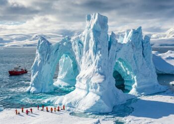 Estrutura gigante escondida sob o gelo da Antártida pode mudar a história do continente