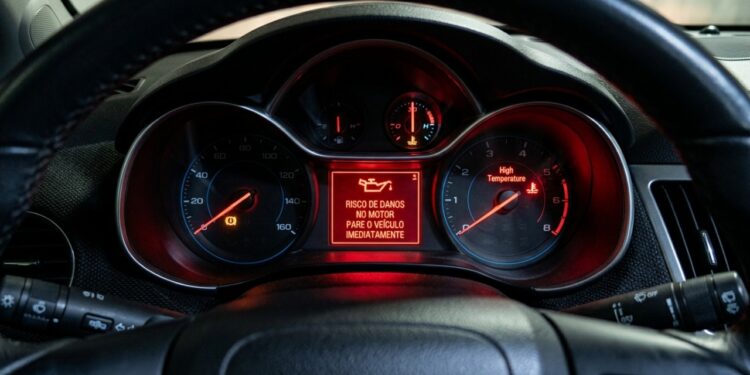 O detalhe que quase ninguém percebe sobre a cor das luzes do carro e a gravidade de cada problema