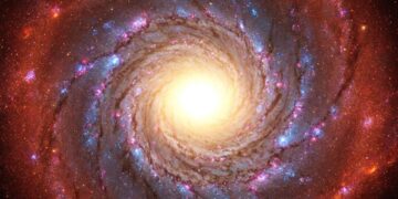 Hubble captura imagem impressionante de galáxia espiral perdendo lentamente o seu futuro