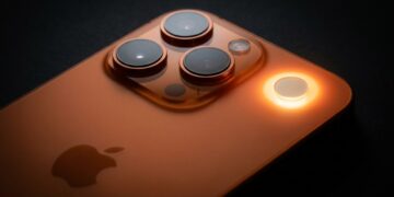 Por que os iPhones têm um círculo misterioso ao lado da câmera?
