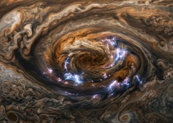 Raios até 100 vezes mais fortes que os da Terra podem estar surgindo em tempestades ocultas de Júpiter