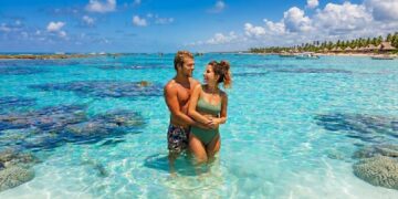 Eleita melhor destino de praia do Brasil por 2 anos seguidos: o Caribe Brasileiro tem piscinas a 6 km da costa