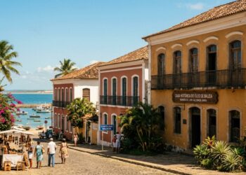 Na Costa das Baleias, casarões erguidos com óleo de baleia contam a história dessa cidade do sul da Bahia