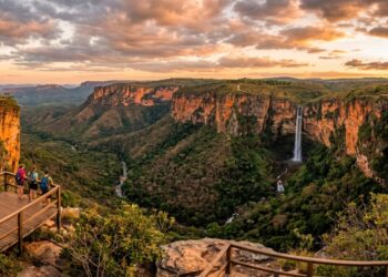 O planalto que já foi mar e deserto guarda o centro geodésico da América do Sul e uma cachoeira de 86 metros em Mato Grosso