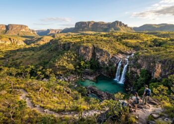Reconhecimento internacional define esta joia do cerrado brasileiro: rochas ancestrais e sintonia geográfica com o marco peruano se unem aqui