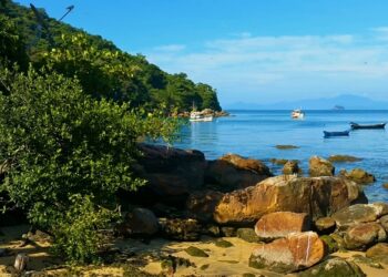 Esta ilha de São Paulo parece o Caribe e tem acesso controlado