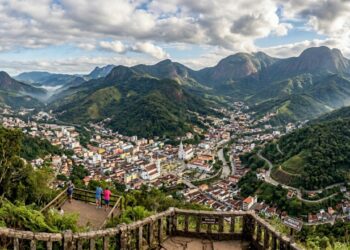 A única cidade do Brasil criada por um decreto real nasceu de uma erupção vulcânica na Europa e virou a Suíça Fluminense