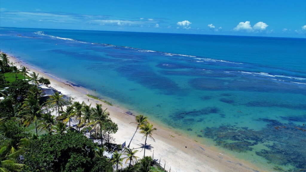 As praias mais absurdas do Brasil e o monumento mais antigo do Brasil em solo nacional ficam nesta cidade baiana onde a esquadra de Cabral aportou em 1500
