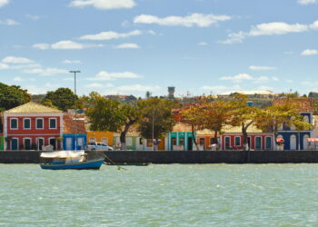 As praias mais absurdas do Brasil e o monumento mais antigo do Brasil em solo nacional ficam nesta cidade baiana onde a esquadra de Cabral aportou em 1500