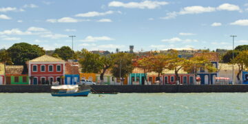 As praias mais absurdas do Brasil e o monumento mais antigo do Brasil em solo nacional ficam nesta cidade baiana onde a esquadra de Cabral aportou em 1500