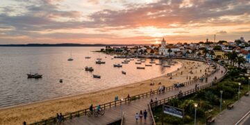 Cidade gaúcha tem praias de água doce na maior laguna da América do Sul e guarda viva a cultura de um povo do Báltico