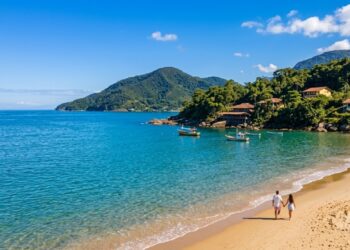 Mais de 30 praias em 100 km de litoral, de Maresias ao charme de Juquehy: a cidade mais antiga do Litoral Norte de São Paulo