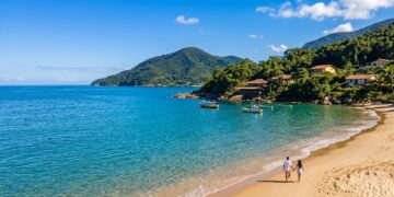 Mais de 30 praias em 100 km de litoral, de Maresias ao charme de Juquehy: a cidade mais antiga do Litoral Norte de São Paulo