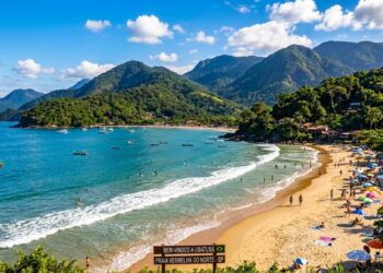 A Capital do Surfe paulista reúne 102 praias em 106 km de costa e guarda o primeiro tratado de paz das Américas