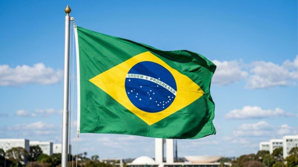 O que significa a frase "Ordem e Progresso" escrita na faixa branca da bandeira do Brasil, e de onde veio essa ideia?
