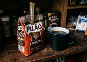 Pare de guardar o pó de café no armário dentro da embalagem fechada com pregador: essa é a maneira correta de armazenar para preservar o aroma e o sabor intenso