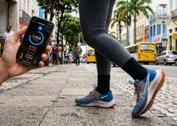 Os treinadores concordam: "Caminhar 5 dias por semana, de segunda a sexta-feira, resulta numa perda de 78.000 calorias por ano."