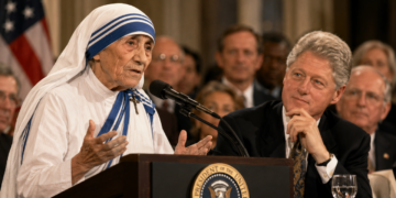 Bill Clinton Ao Comentar A Grandiosidade E O Legado De Madre Teresa Disse Ela Verdadeiramente Viveu Aquilo Que Dizia