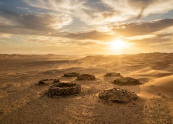 Pesquisadores encontram 260 tumbas enormes de uma civilização esquecida no deserto do Saara após análise de imagens de satélite do Google