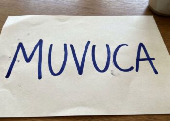 O que significa a palavra "muvuca"? A palavra de origem africana que virou sinônimo de caos nas ruas do Brasil