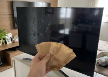Como limpar a tela da TV plana sem deixar marcas ou fiapos: o truque fácil de passar um filtro de café limpo que está na moda