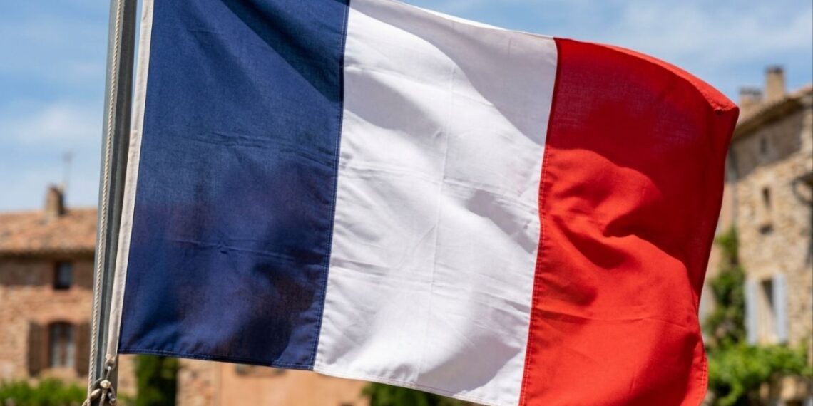 Por que a bandeira da França tem apenas três cores e nenhum símbolo?