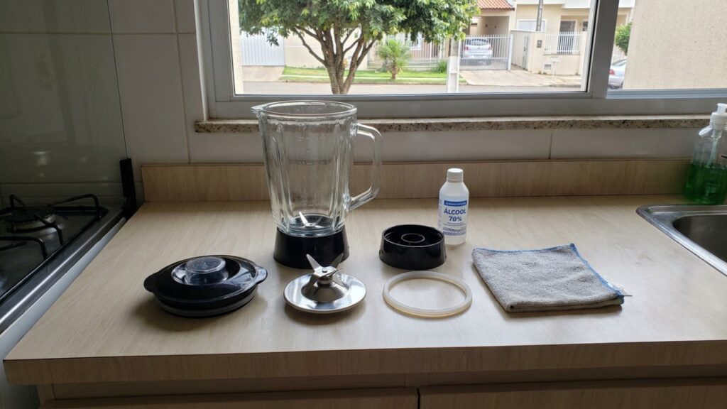 Como limpar o copo do liquidificador sujo em apenas 30 segundos: o truque fácil de bater água morna com detergente que sempre funciona