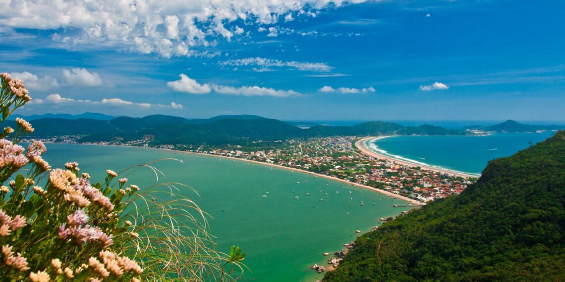 A menor cidade de Santa Catarina é a que mais cresce e reúne 39 praias de águas cristalinas em apenas 35 km²
