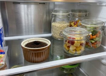 Colocar borra de café dentro da geladeira à noite: para que serve e por que você deve fazer