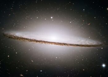 Físicos detectam um comportamento incomum e um halo invisível de proporções gigantescas ao redor da Galáxia do Sombrero onde antes se acreditava existir apenas o vazio espacial
