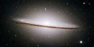 Físicos detectam um comportamento incomum e um halo invisível de proporções gigantescas ao redor da Galáxia do Sombrero onde antes se acreditava existir apenas o vazio espacial