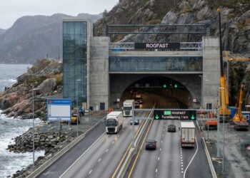 Megatúnel submarino considerado o mais profundo do planeta surpreende o mundo ao registrar avanço implacável a 392 metros abaixo do mar